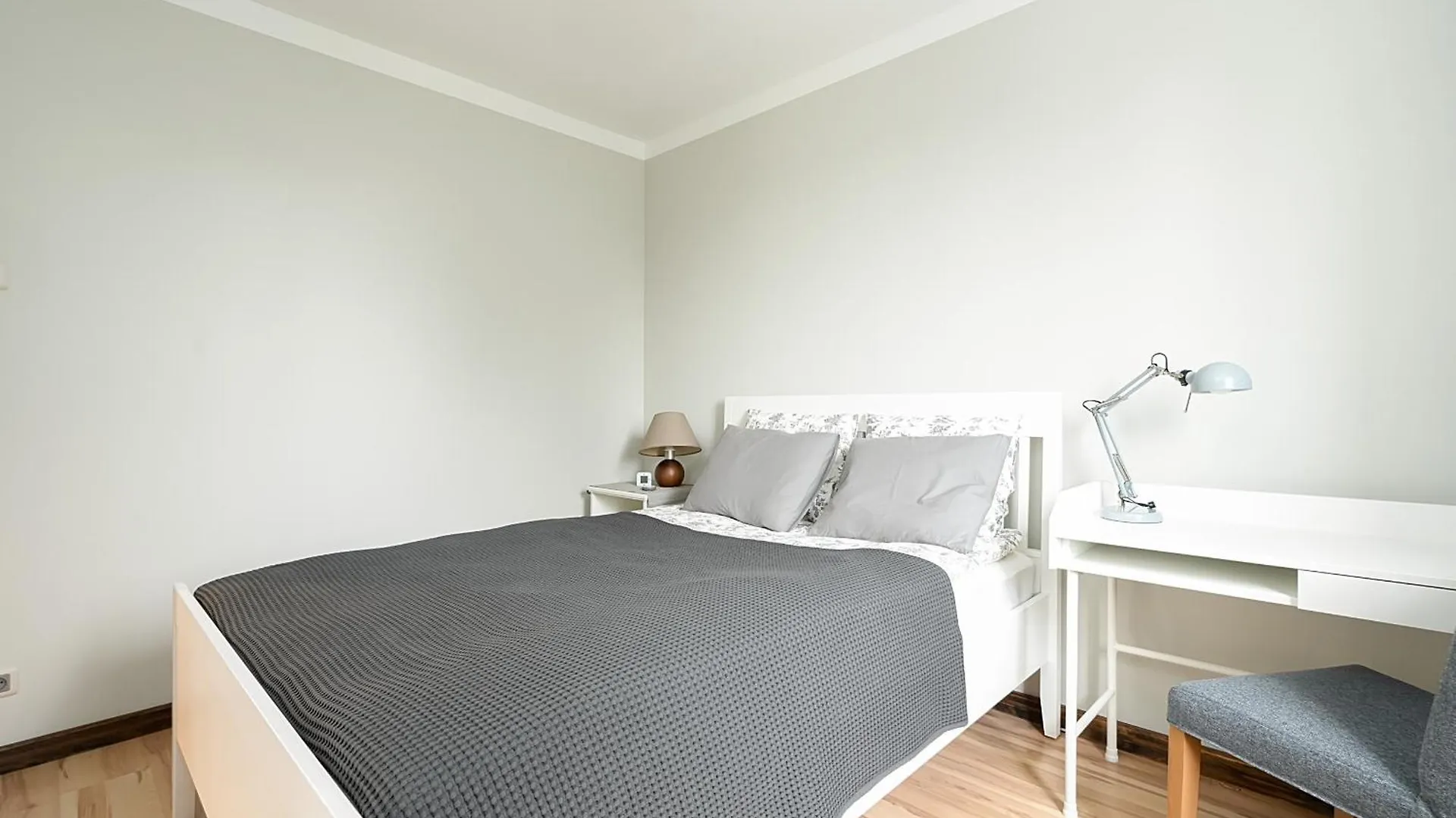 Dom Sianowska 130 M2, Parking & 3 Balkony Poznan By Noclegi Renters 0*,  بولندا